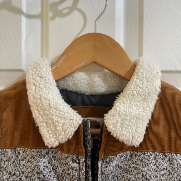 BassPro Boys Vest - Picture 3 of 5